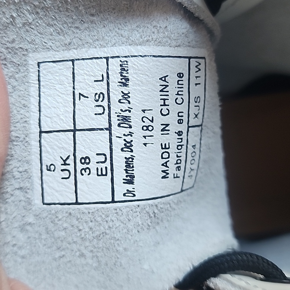 Dr. Martens Women's White Boots Size 7 - Picture 15 of 16